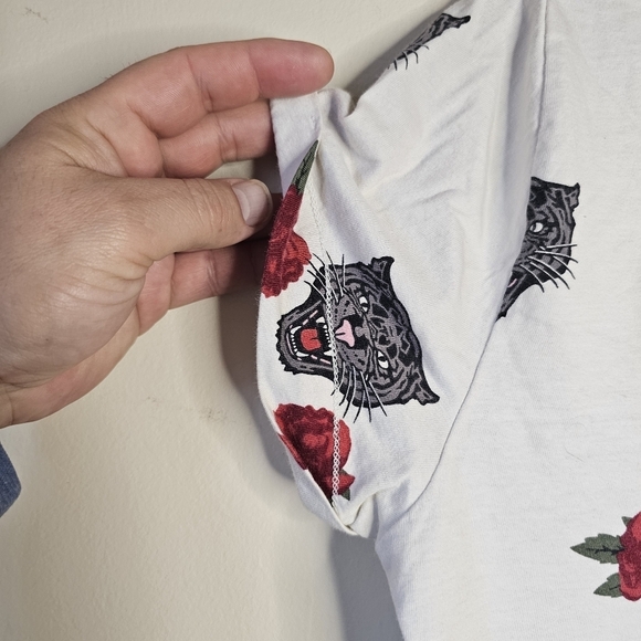 Hollister Have Collection Curved Hem Tee Size Small - Picture 3 of 8